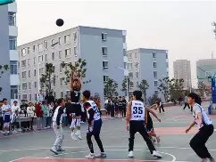 安全投注-球场上人声鼎沸大家都在为各自的队伍加油助威